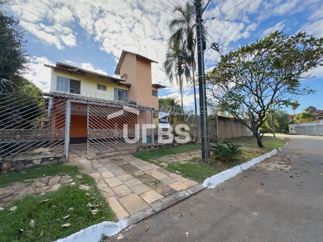 COD U-0033546 - Casa ampla com piscinaVaga para até 4 carrossalão de festascozin...