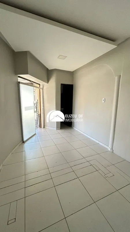 Elizeu DF Imobiliária aluga loja na QR 03, CONJUNTO D, da Candangolândia, compos...