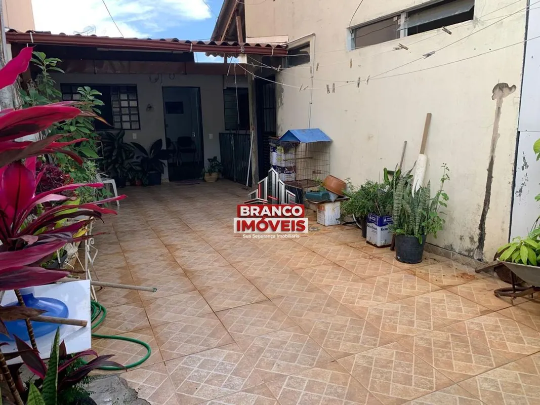 BRANCO IMÓVEIS VENDE - CASA COMERCIAL - GUARÁ IIDESCRIÇÃO DO IMÓVEL:- Metragem =...
