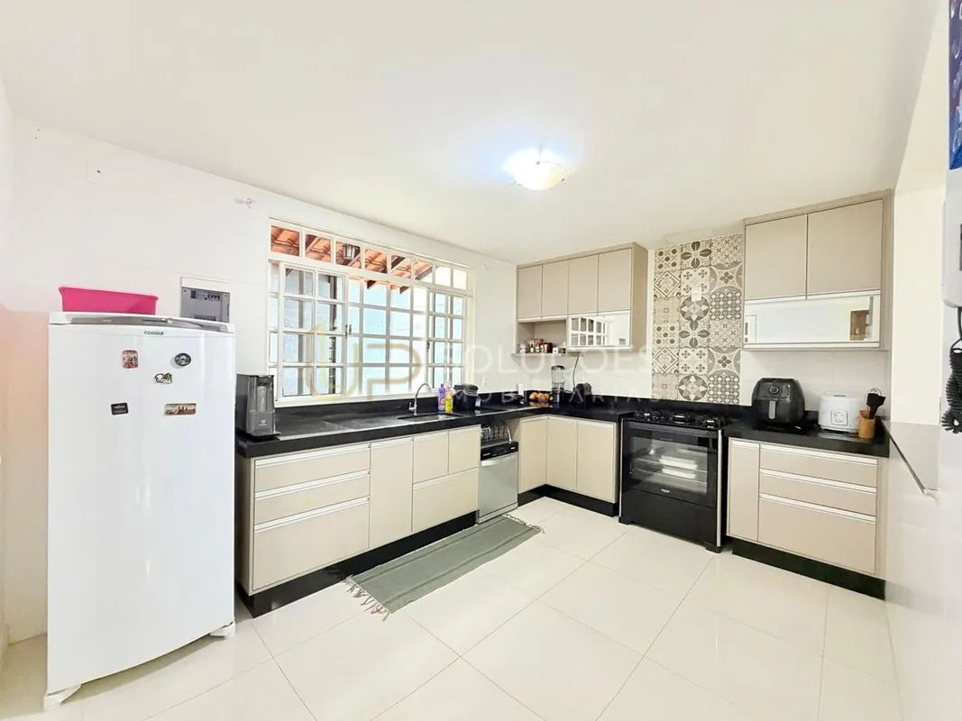 3 Quartos (1 Suíte) | Banheira de Hidro | Área Gourmet | Terreno: 175m² | Constr...