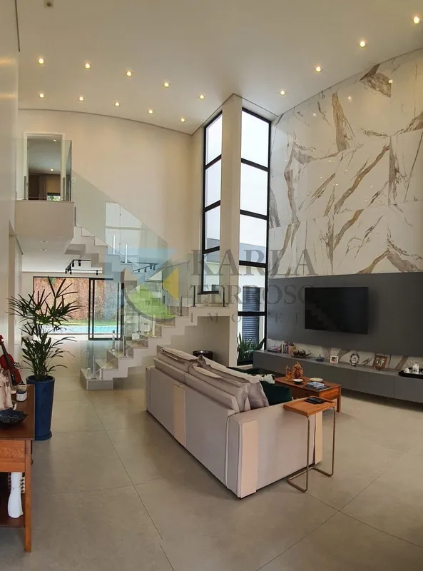 Casa moderna no Condomínio Santa Mônica Lote de 1.000 m² 280 m² de área construí...