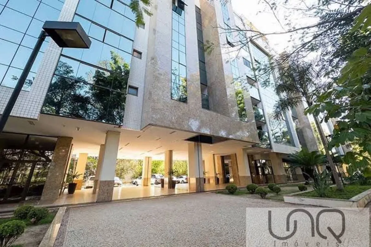 UNQ ALUGA E VENDEApartamento reformado com 220 m² de área privativa, localizado ...