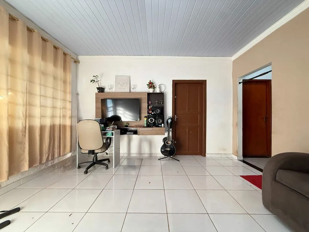 Casa de 2 Quartos, Copa e 3 Vagas (Com 2 Casas de Apoio nos Fundos) - QND 20, Ta...