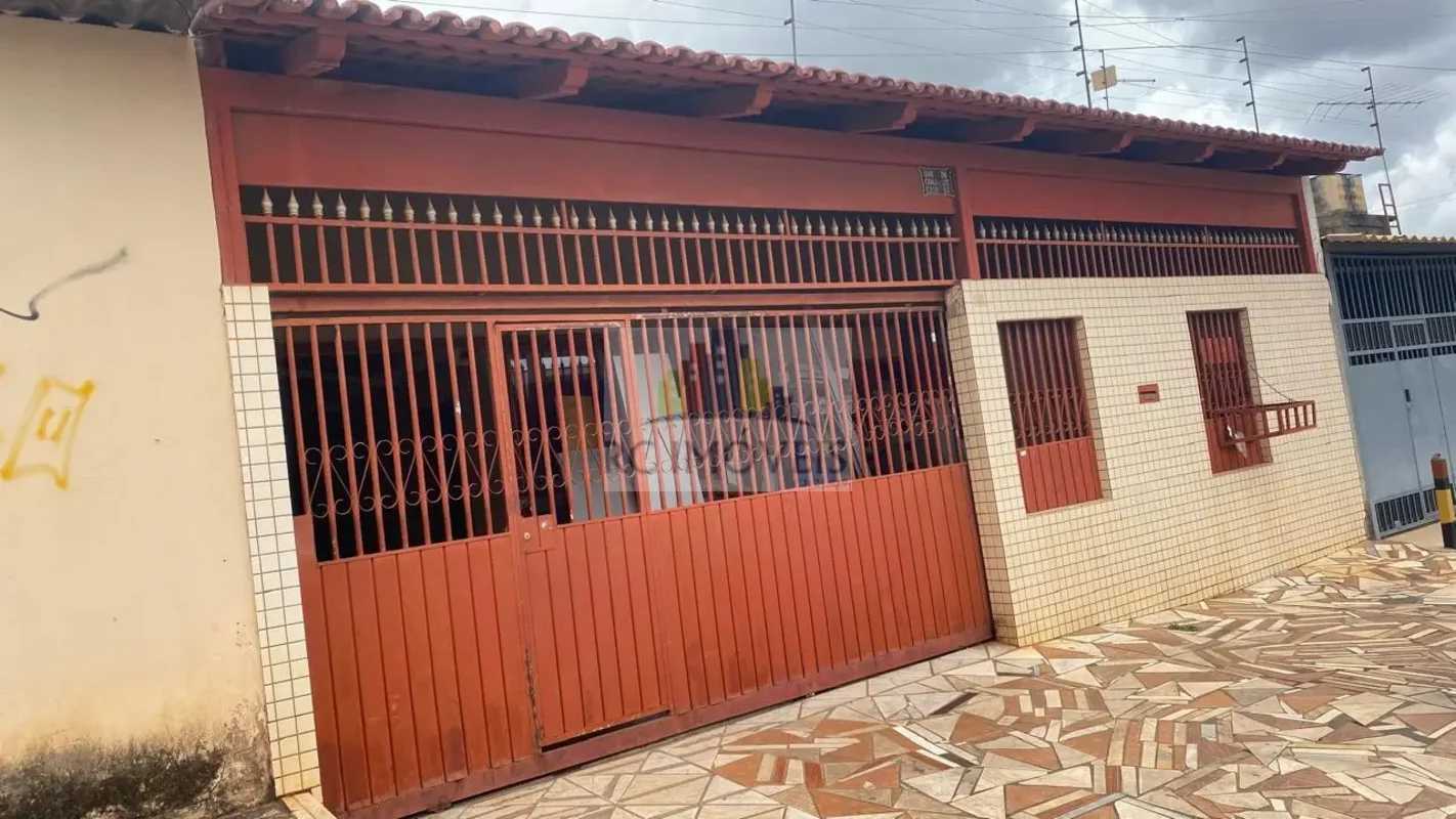 * - VENDO CASA NO SETOR M NORTE, (TAGUATINGA NORTE);* - CASA A VENDA NA M NORTE;...