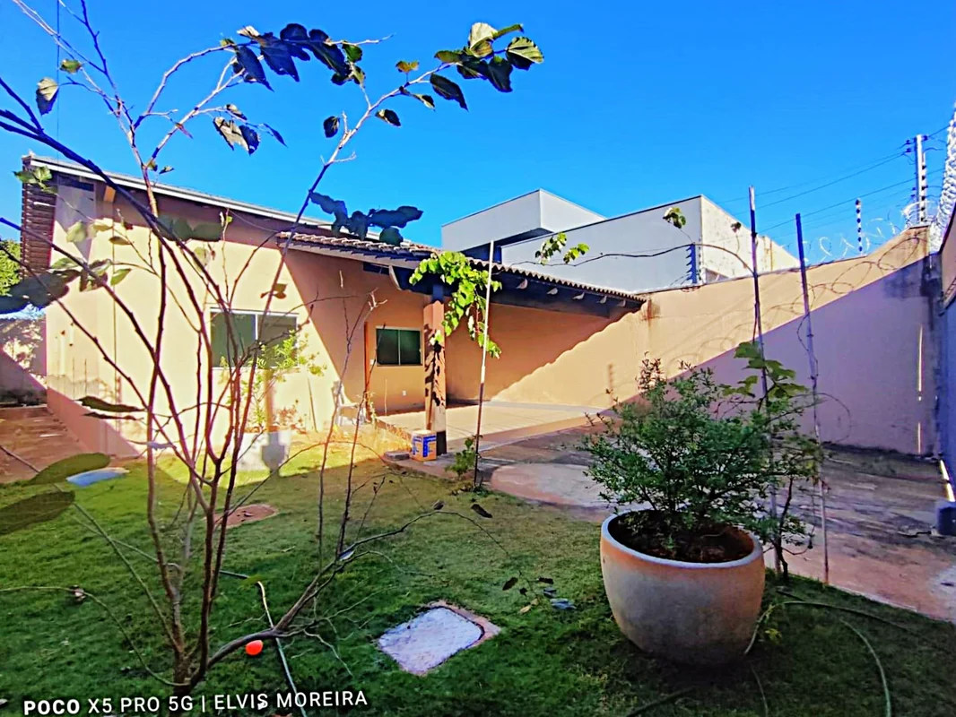 ALUGO CASA DE 3 QUARTOS, SENDO 1 SUÍTE, LOTE 300 M², TODA NO PORCELANATO, BAIRRO...