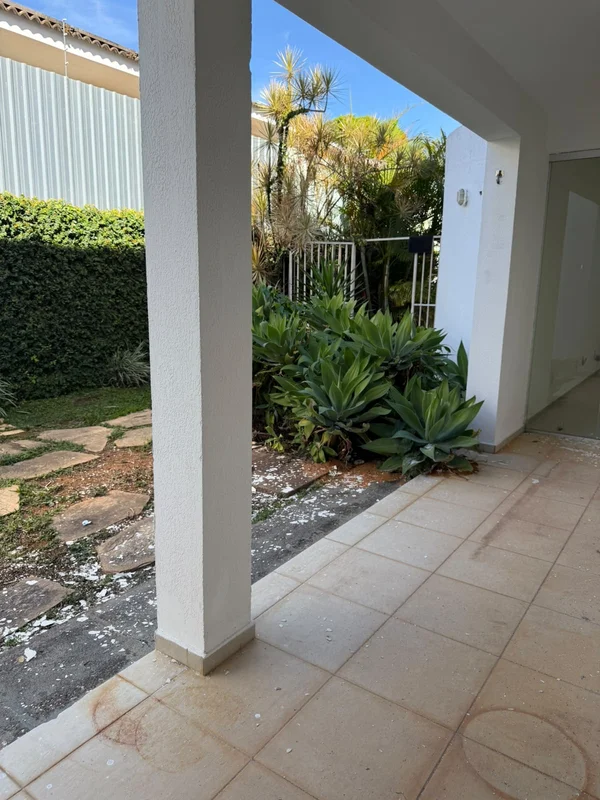 Casa de Alto Padrão à Venda – QL 28, Lago SulViva o privilégio de morar em uma d...