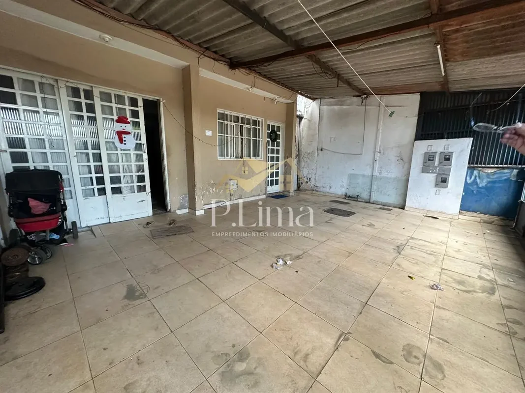 Lote composto por 03 kits, sendo:• 02 kits com 2 quartos, 2 banheiros, sala, coz...
