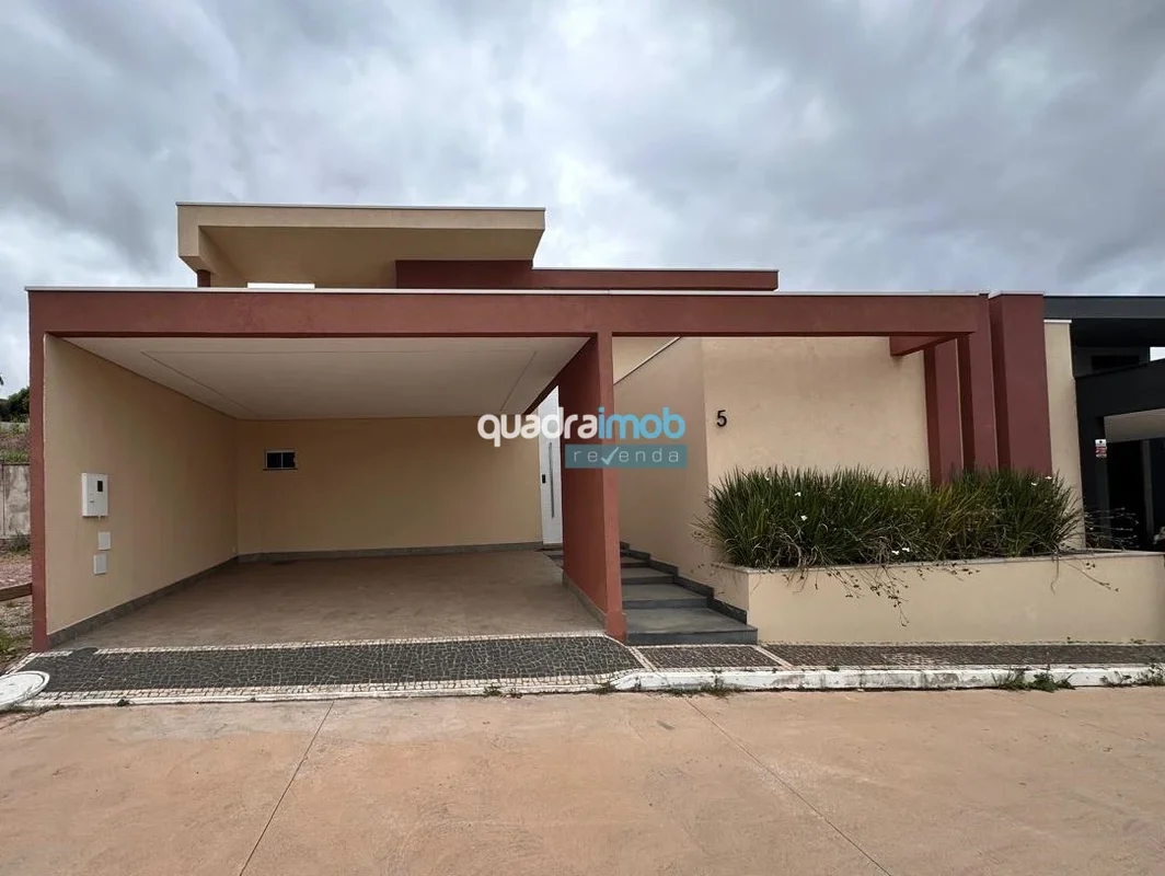 CASA DE ALTO PADRÃO COM PÉ DIREITO DUPLO EM VICENTE PIRES, 3 SUÍTES, ARMÁRIOS PL...