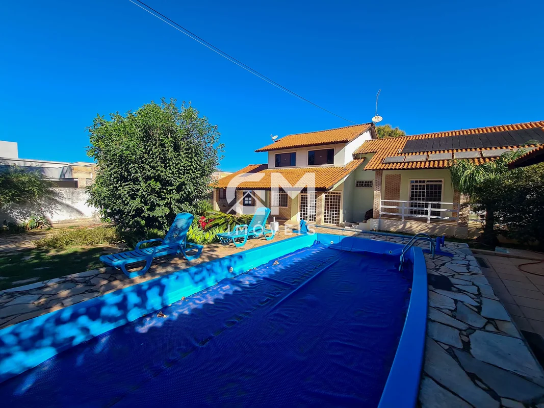 A GM Imóveis aluga excelente casa no Condomínio Quintas Interlagos, Jardim Botân...