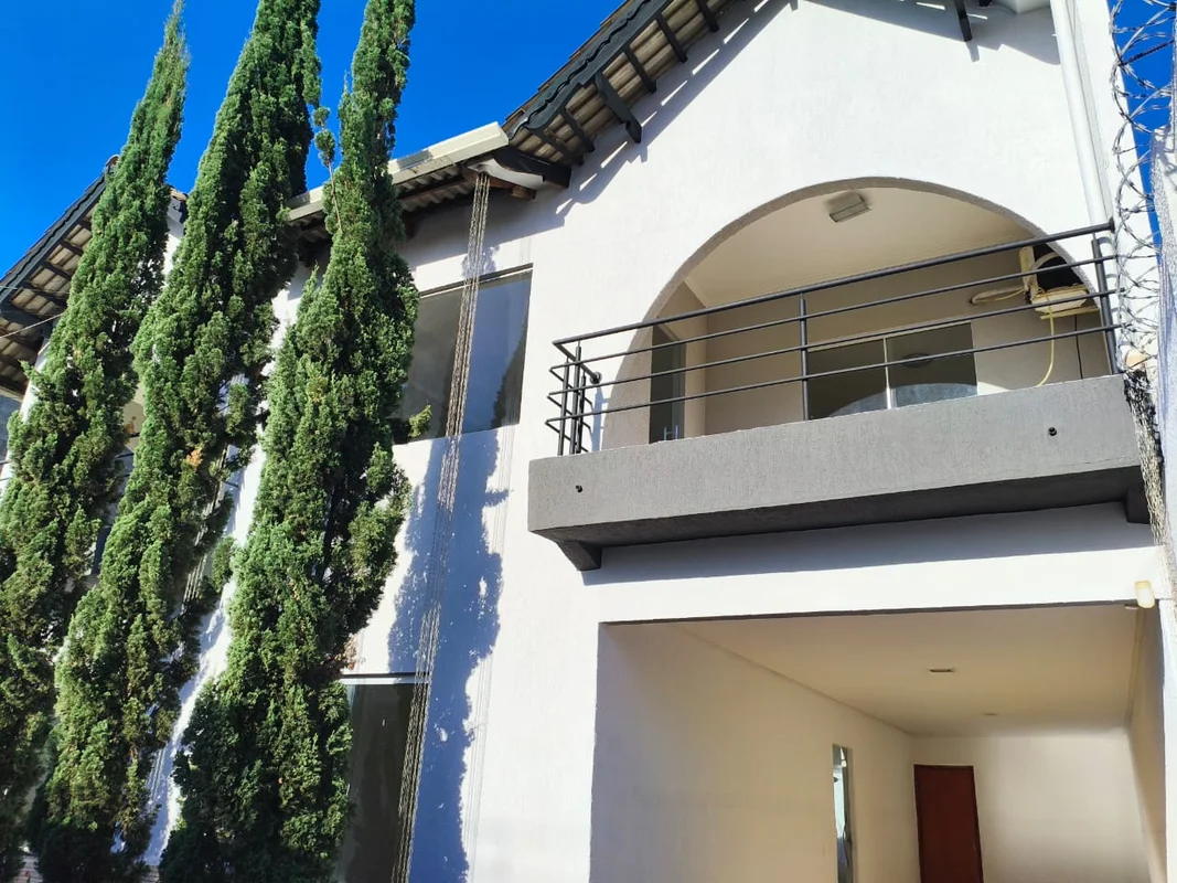 Sobrado no Setor Vila RosaÁrea do terreno: 439m2Área construída: 246m2* Residenc...