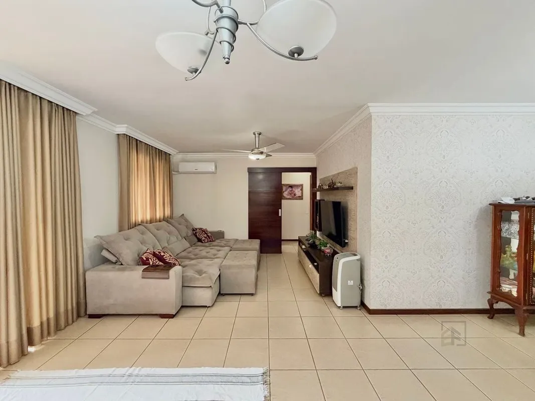 Apartamento com 3 quartos sendo uma suíteSituado no Setor Bela Vista, vizinho do...