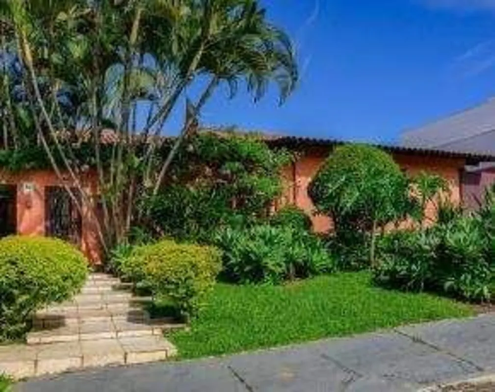Vendo casa térrea QL 6 Lago NorteESCRITÓRIO;3 QUARTOS;TÉRREA;PISCINA;LINDO JARDI...