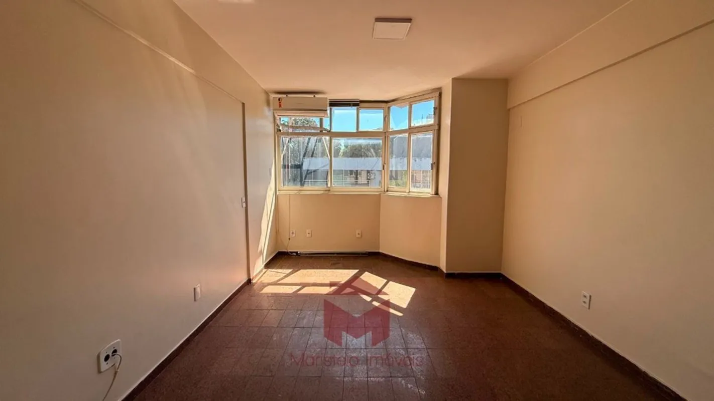 Excelente oportunidade para quem busca uma sala comercial pronta para uso! Com 3...