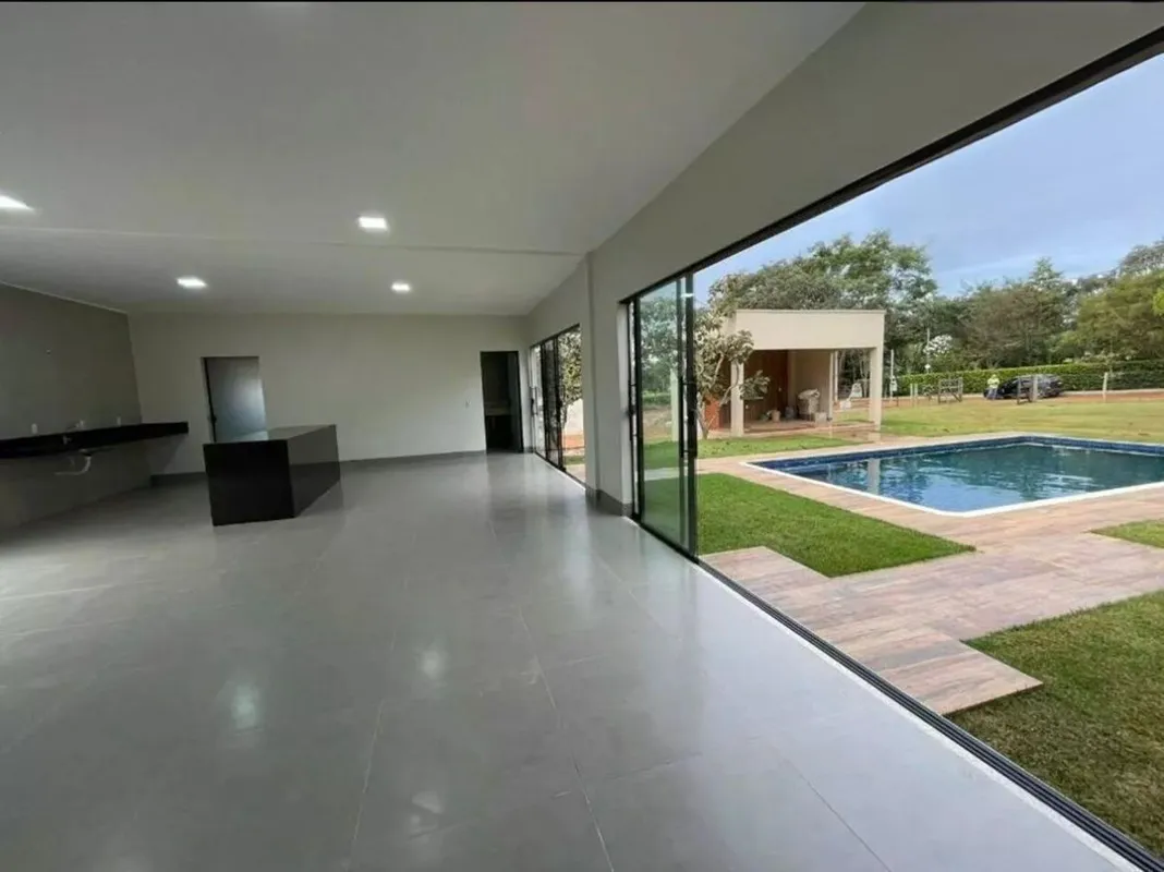 Chacára a venda, casa térrea na laje de 233m2 - 3 quartos com 3 suítes plenas, b...