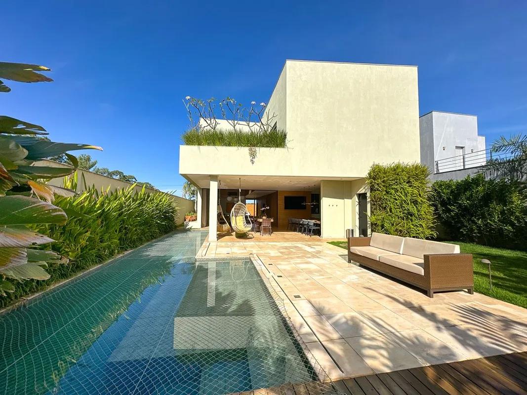 Sobrado com 4 Quartos e 7 banheiros à Venda, 560 m² por R$ 3.990.000Sobrado semi...