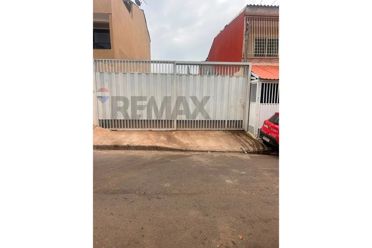 Se você está procurando um terreno bem localizado em Águas Claras, uma casa simp...