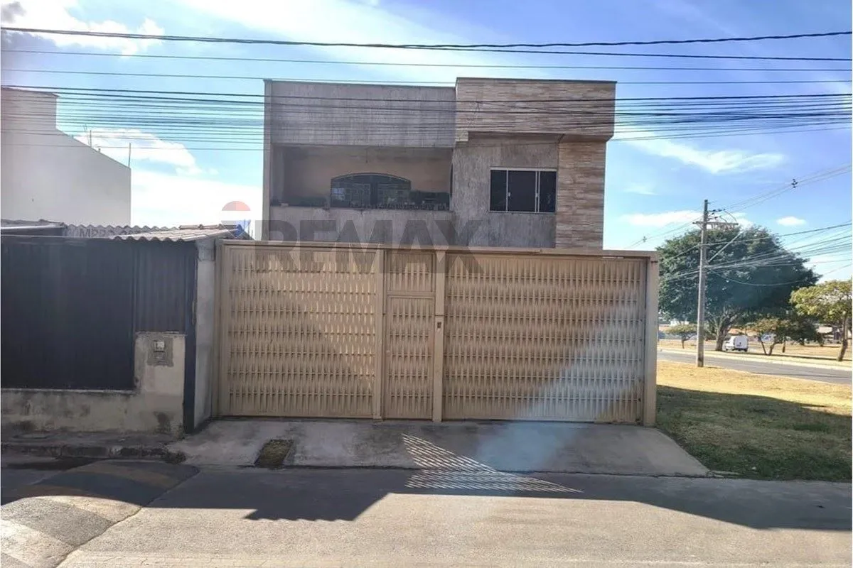 Excelente Sobrado Escriturado com 4 Quartos na QN 12E Riacho Fundo IISe você est...