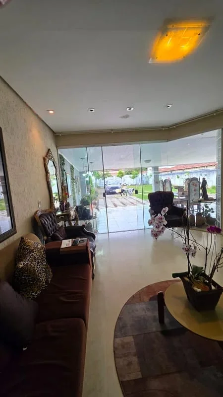 Descubra esta casa fantástica no Condomínio Mansões California, localizado no co...