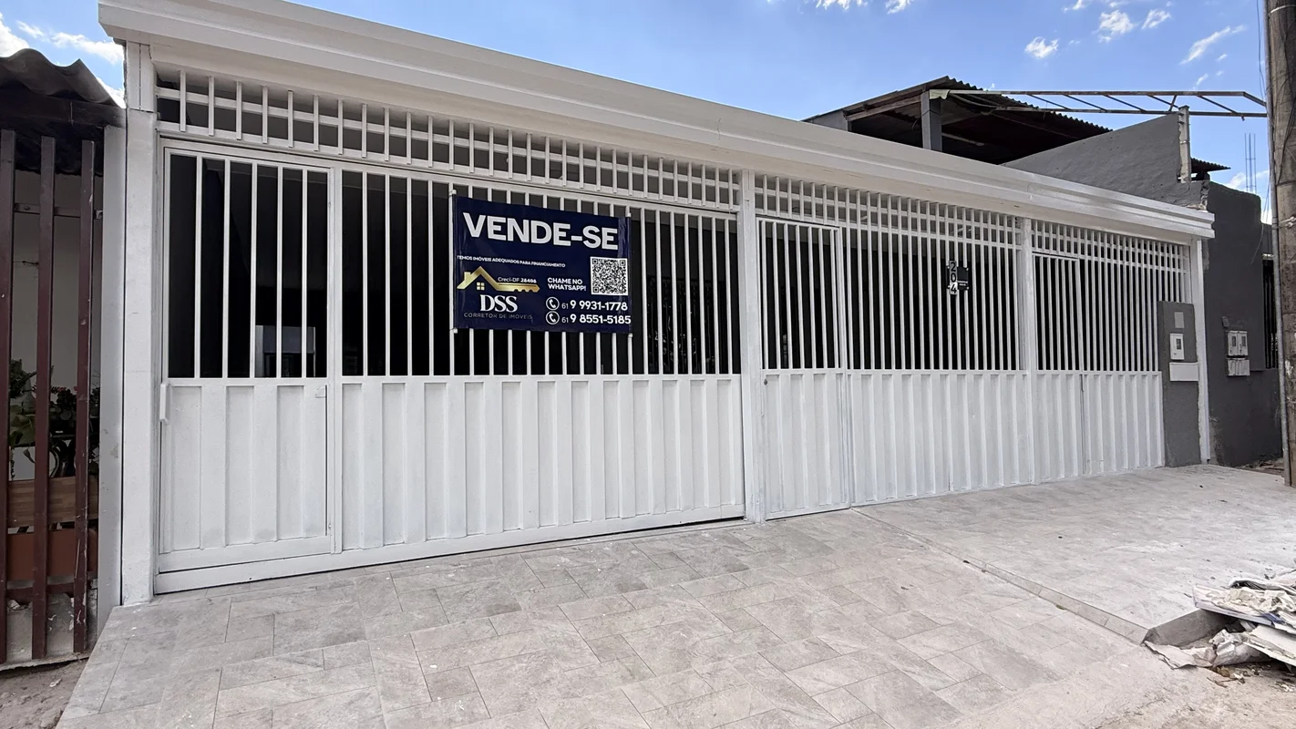 Quadra 204 conjunto 06 - Recanto das EmasConta com:Garagem3 quartos ( 2 suíte )S...