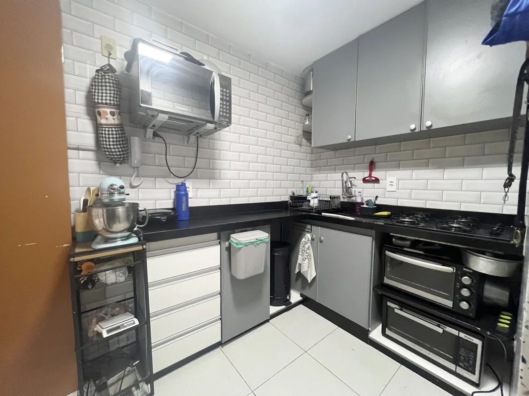 Apartamento de 1 quarto com elevador, excelente localização e com ótima divisão:...