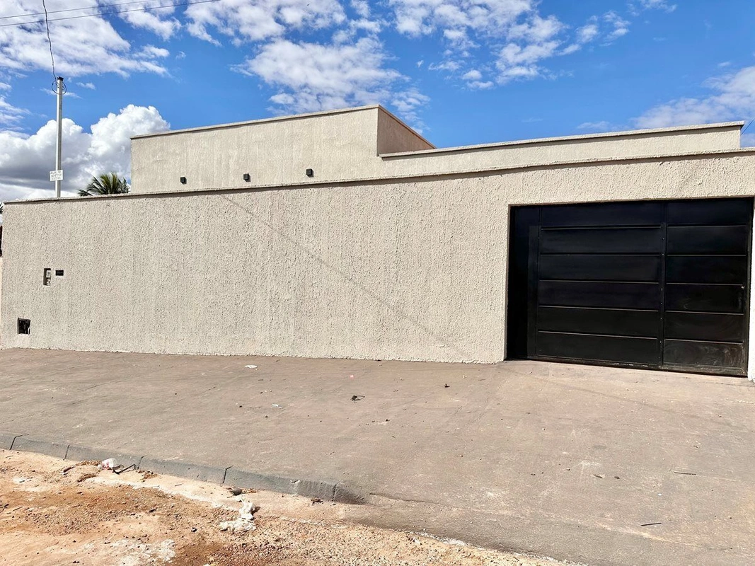 Casa em um lote inteiro, com 427 metros quadrados, no Jardim Decolores Construçã...