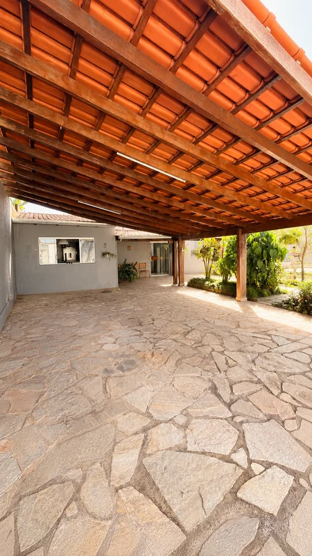 Madel Imobiliária vende casa na Quadra 27 do Serra Azul, Setor de mansões, Sobra...