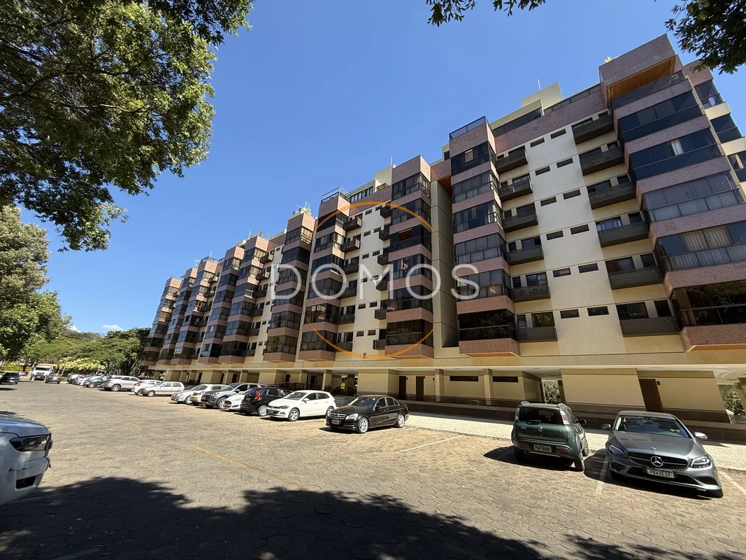 UM DOS APARTAMENTOS MAIS ESPECIAIS DA SQN 311Alguns imóveis chamam atenção pelas...