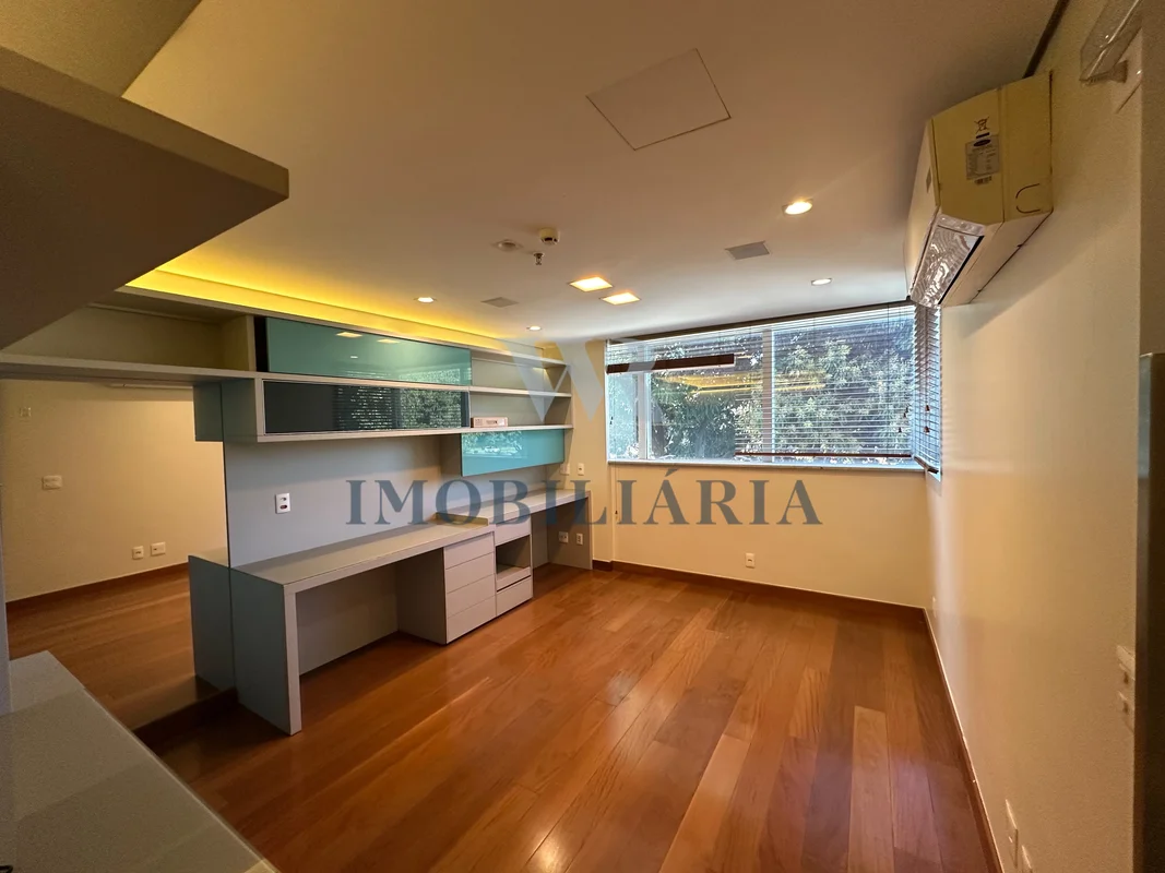 Excelente sala para clínicas/consultórios no Centro Clínico Lúcio Costa.Constitu...