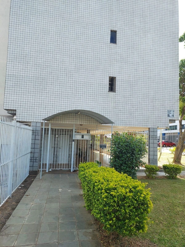 Descubra seu novo lar na Quadra 4 Conjunto E Bloco K, em Sobradinho, DF. Este co...