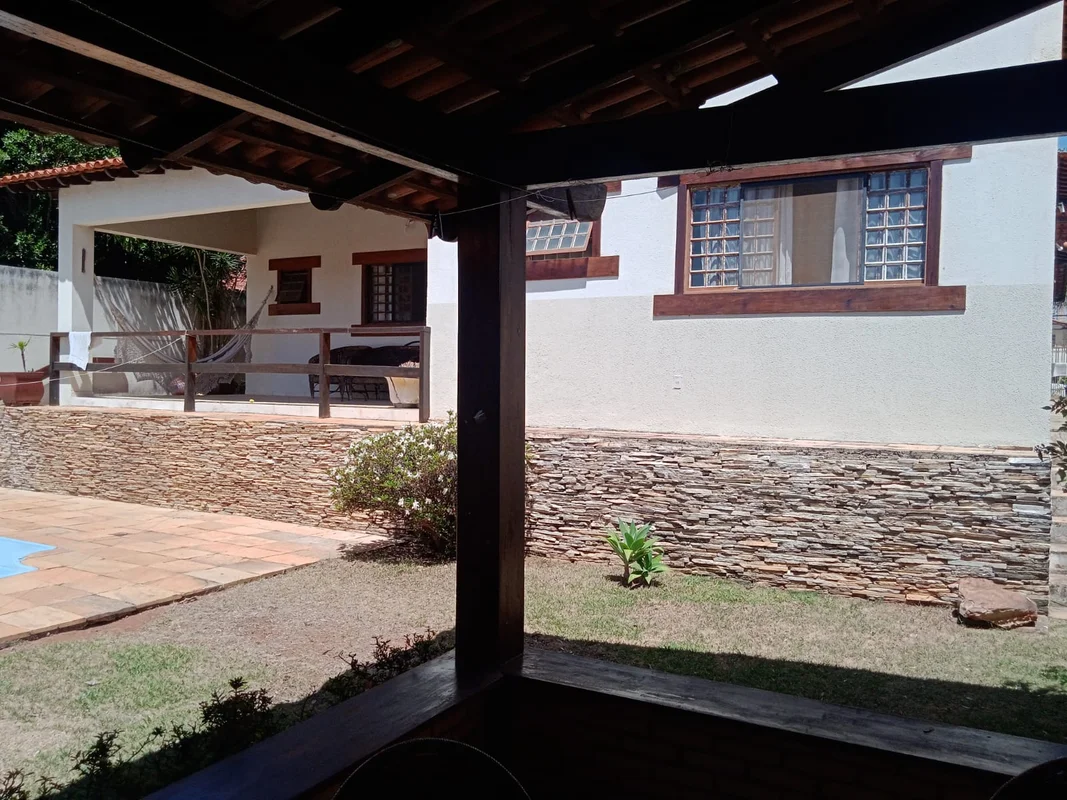 Linda casa à venda no Jardim Botânico VI! Excelente imóvel com 490 m² de área co...