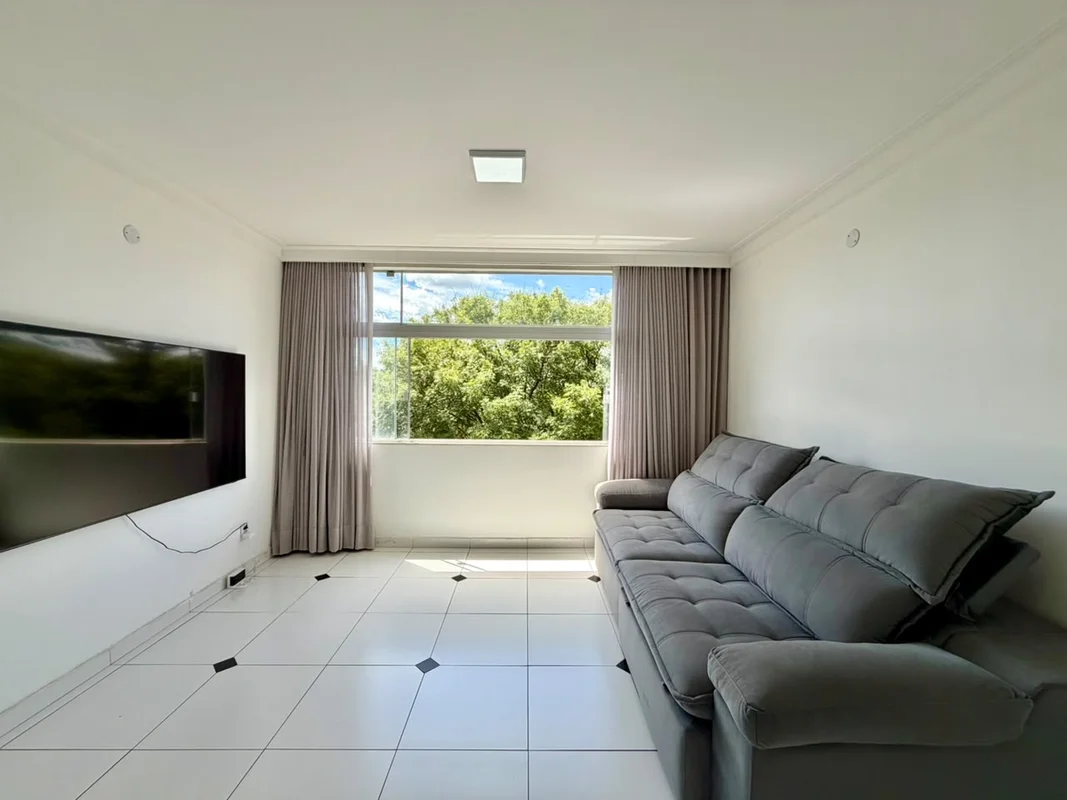 Descubra este confortável apartamento no coração de Brasília, na SQN 411, ASA NO...