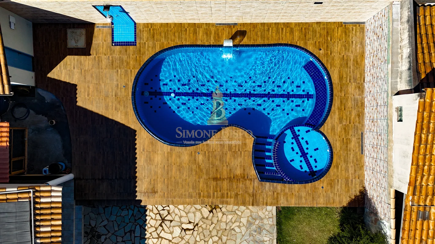 Descubra esta charmosa casa à venda na Rua 4 Chacará 293, Vicente Pires, DF. Com...