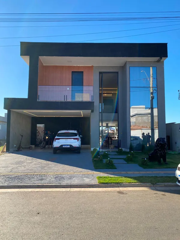 Sobrado no Jardins PortoÁrea do terreno 353 m2Área construída 269 m2Preço: R$ 8....