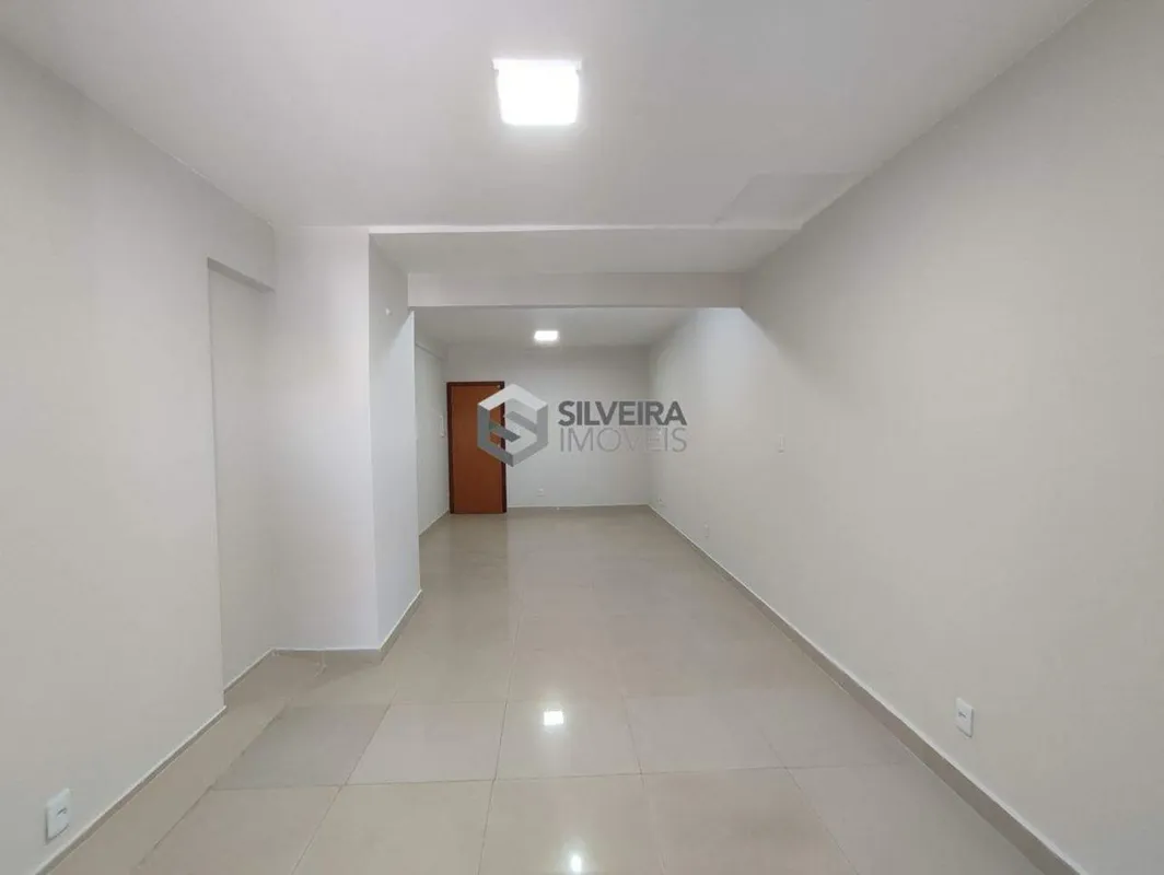 Excelente sala comercial composta por:- Sala em vão livre;- Copa com armário;- B...