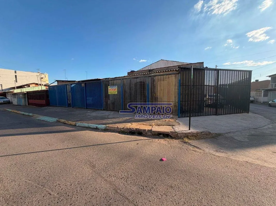 Casa de Esquina à Venda na QNQ 05 Conjunto 11 Ceilândia NorteValor: R$ 320.000,0...