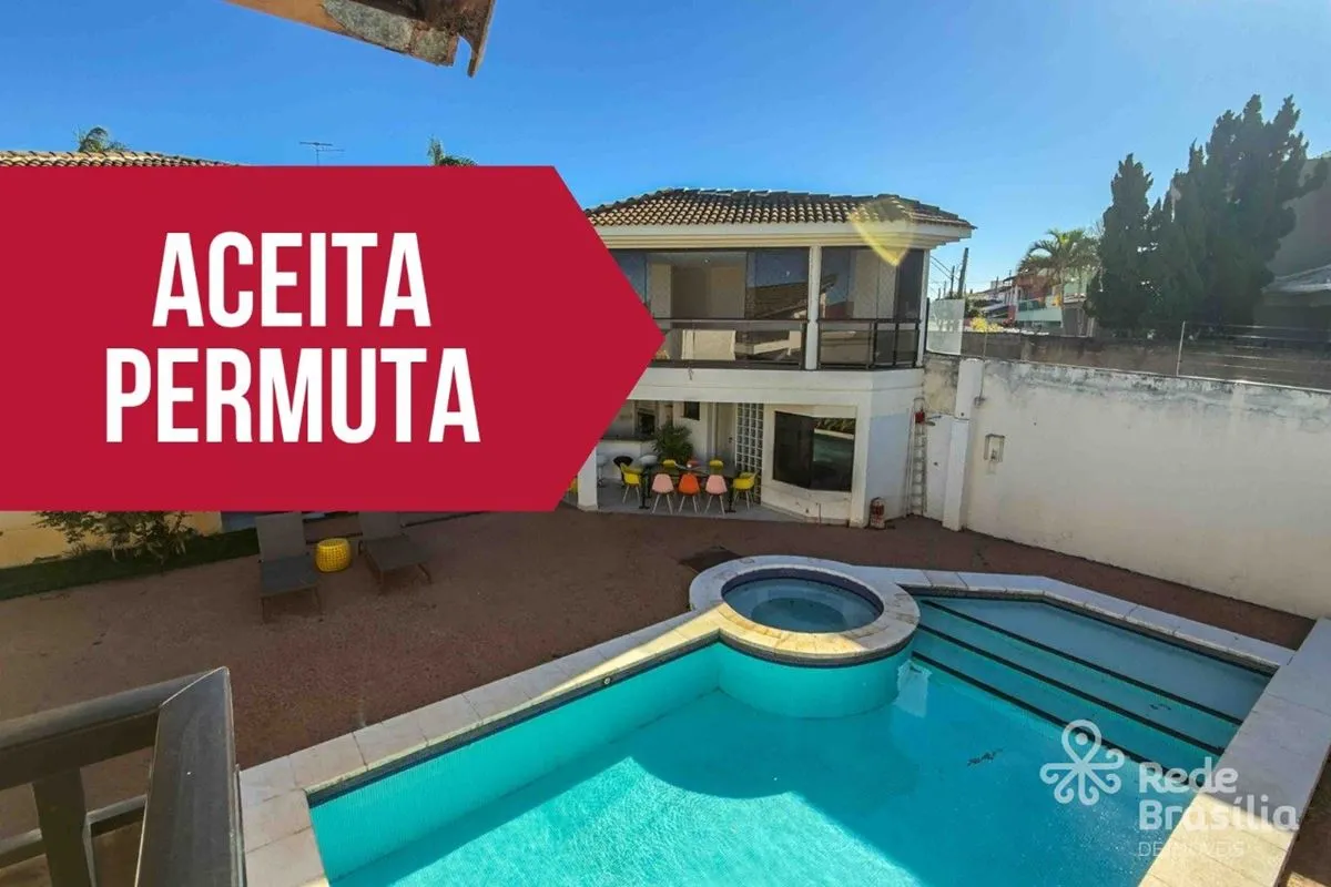 Esta residência traduz sofisticação, conforto e exclusividade em um condomínio c...