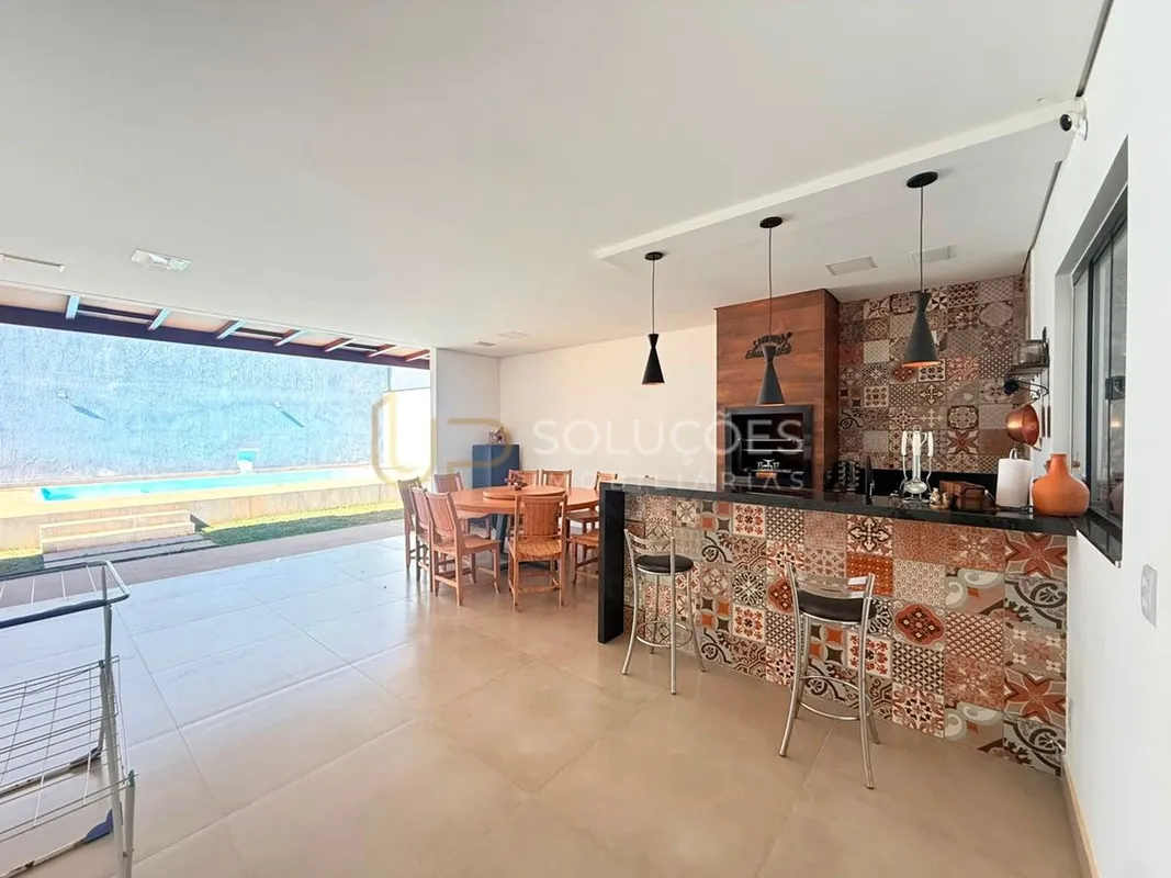 3 Suítes | Piscina Aquecida | Terreno: 504m² | Área Construída: 210m² | Aceita F...