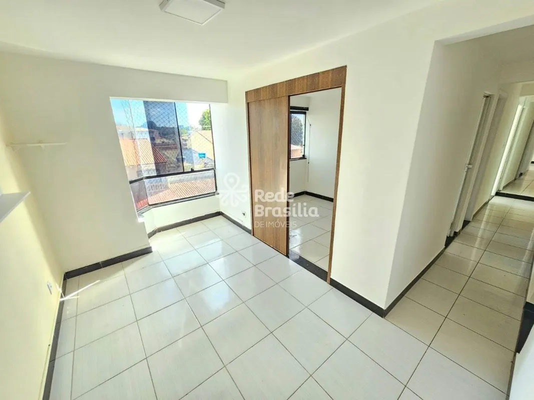 Apartamento de 03 quartos, reformado, na QI 01, de 65 m² com armários embutidos,...