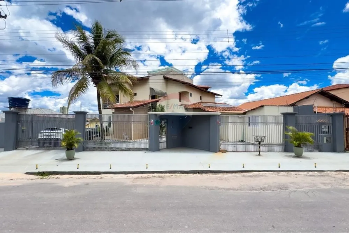 Casa autossustentável projetada para operar com independência das redes públicas...