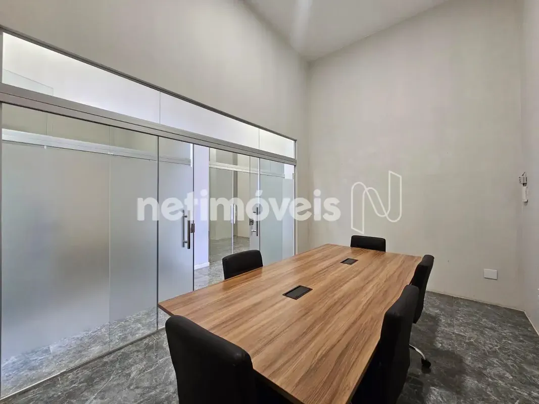 Loja comercial com salas divididas , banheiros, copa e escritório – Rua 01 – Vic...