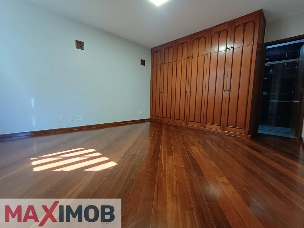 Imagine morar em uma casa ampla e bem localizada no coração do Guara, no QI 7 Co...