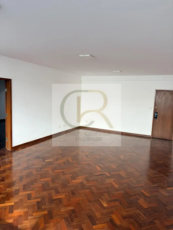 O Espaço Ideal para Grandes OperaçõesCom quase 200m² de área privativa, este esp...