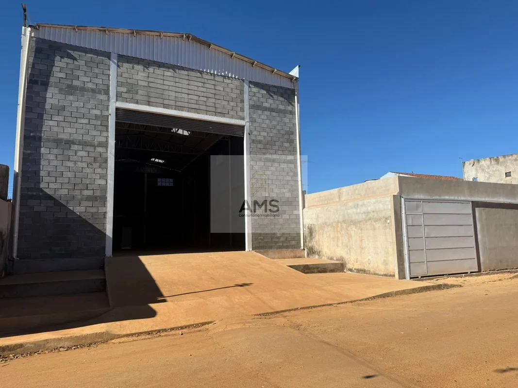 Localização estratégica – imóvel vazado, com acesso direto à BR-020, ideal para ...