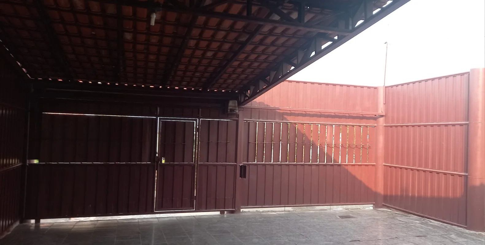 Casa a venda na QNL 133 quartosSala de estarCozinhaBanheiro socialGaragem para 5...