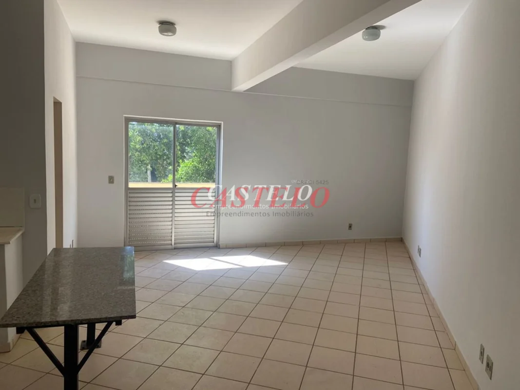 Apto. 204, Quarto, cozinha américa e banheiro social. Prédio com área de churras...