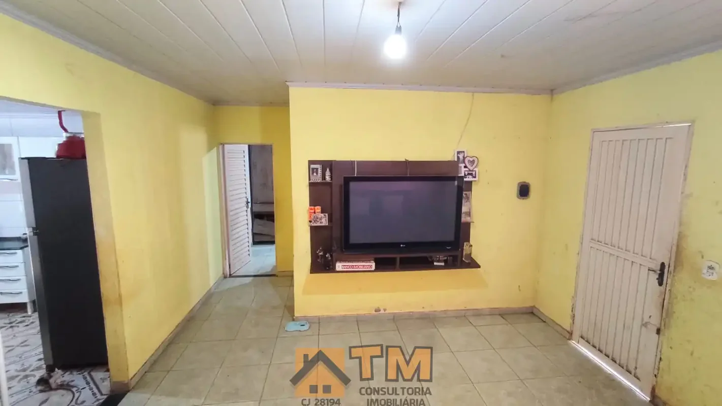 TM CONSULTORIA IMOBILIARIA VENDECASA DE ESQUINA NA COMERCIAL DA CHACARA 19, DO B...
