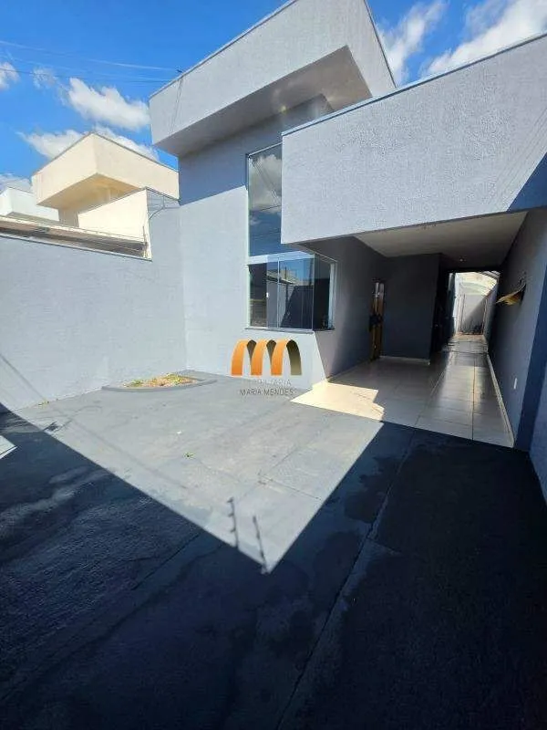 Casa contendo: 150 m² de terreno 104 de construção. Cozinha com armários Sala co...