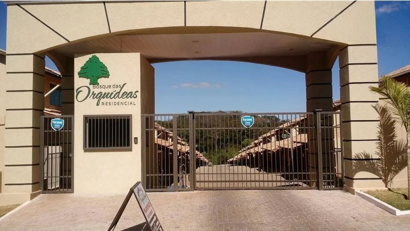 Sobrado à Venda no Bosque das Orquídeas – Aparecida de Goiânia/GOApresentamos es...