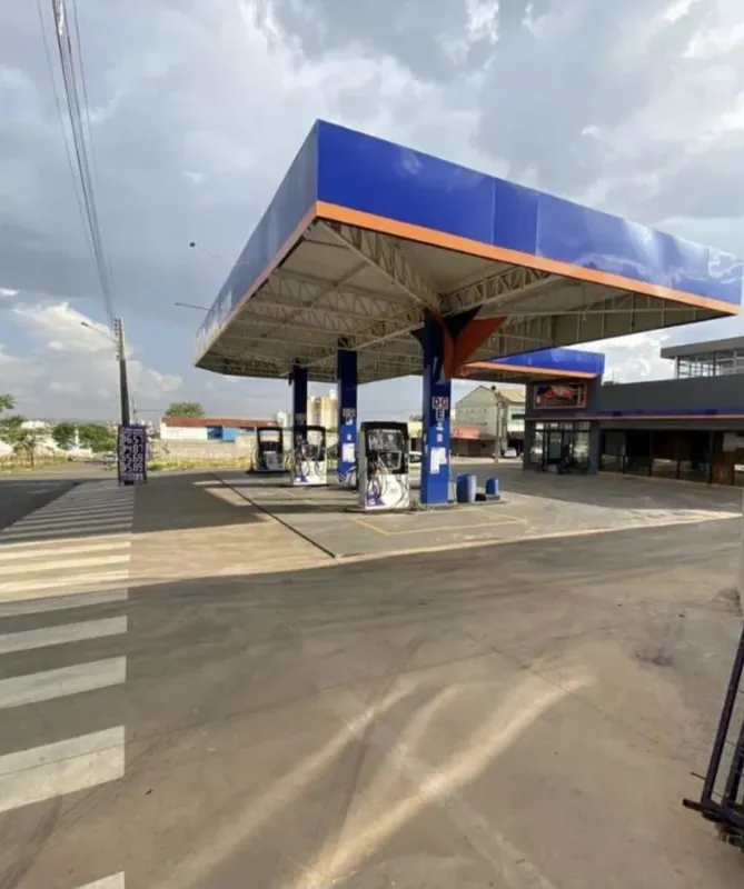 Posto de combustível próximo ao Buriti Shopping Goiânia. Imóvel comercial com ex...