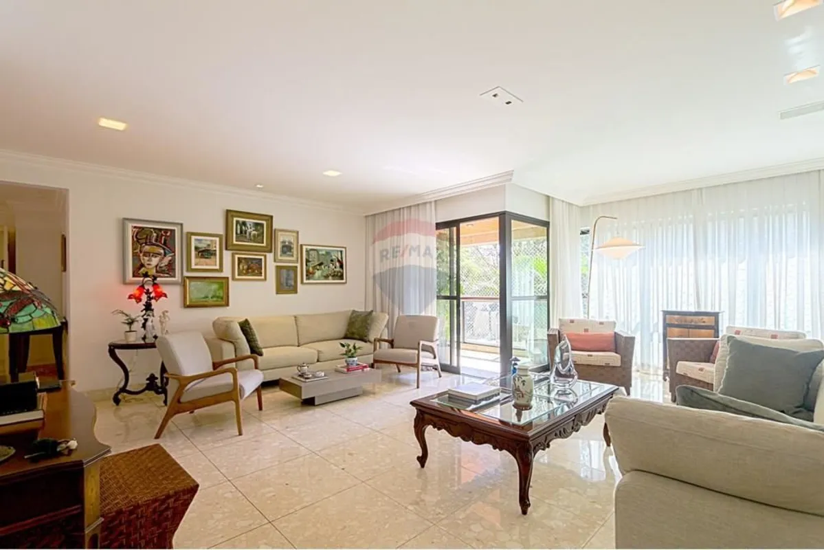Apartamento Luxuoso na Asa Norte - BrasíliaPrédio construído pela Construtora Lí...